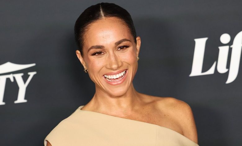 Bersinar seperti Meghan Markle dengan perona pipi cair $ 22 yang dia pakai Bersinar seperti Meghan Markle dengan perona pipi cair $ 22 yang dia pakai