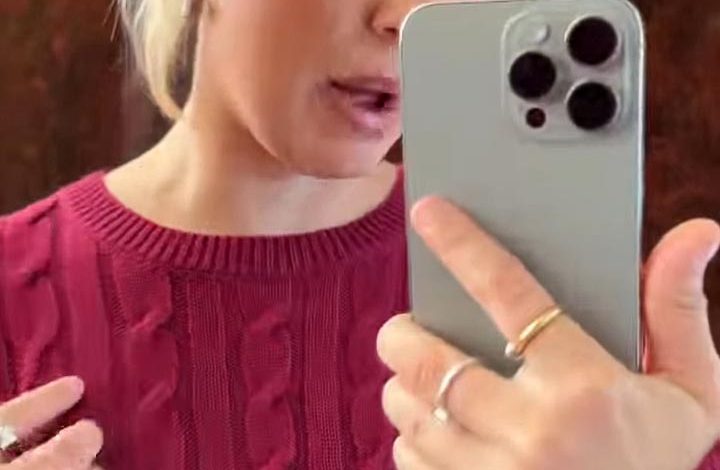 Millie Bobby Brown menempatkan ABS dipajang dalam pakaian baru dari Barre Collection