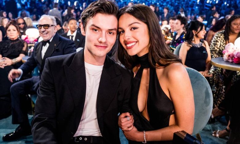 Louis Partridge bereaksi menjadi 'Mr. Olivia Rodrigo ':' Saya bisa menanganinya ' Louis Partridge bereaksi menjadi 'Mr. Olivia Rodrigo ':' Saya bisa menanganinya '