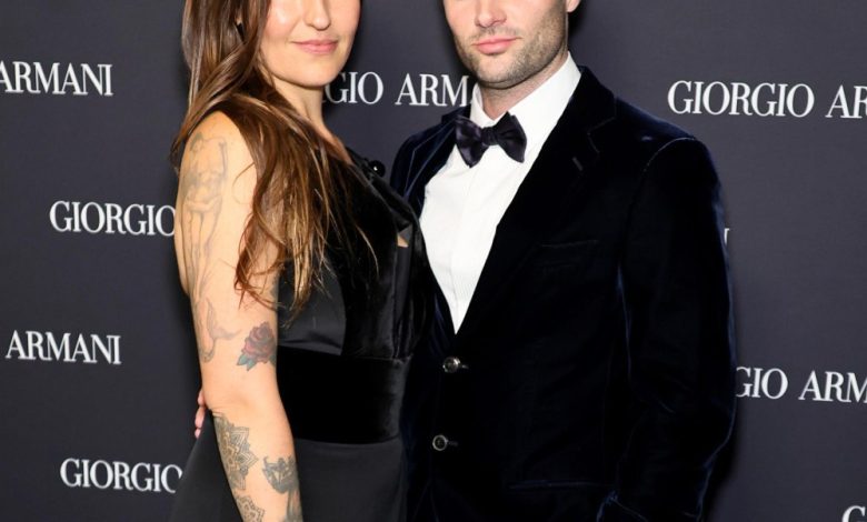 Penn Badgley dan istri Domino Kirke menyambut anak kembar identik Penn Badgley dan istri Domino Kirke menyambut anak kembar identik