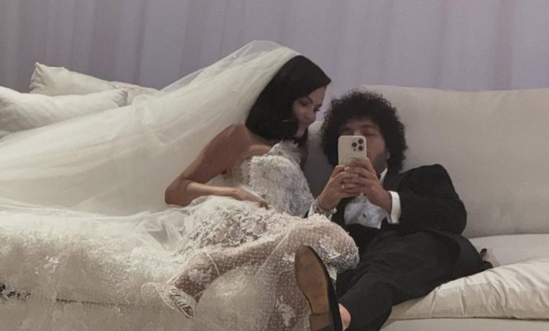 Inside Selena Gomez dan Benny Blanco's 'Emosional' Wedding Weekend: Source Inside Selena Gomez dan Benny Blanco's 'Emosional' Wedding Weekend: Source