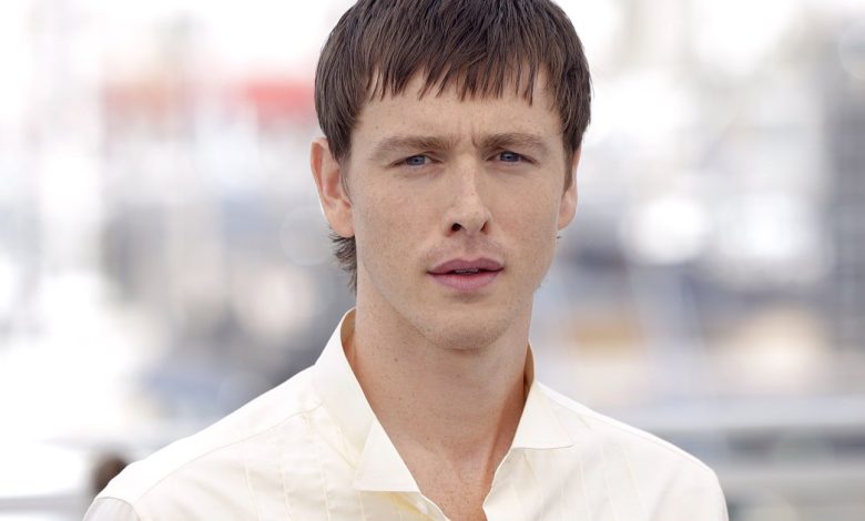 Harris Dickinson mengkonfirmasi para pemain 'Beatles' memiliki grup whatsapp mereka sendiri Harris Dickinson mengkonfirmasi para pemain 'Beatles' memiliki grup whatsapp mereka sendiri