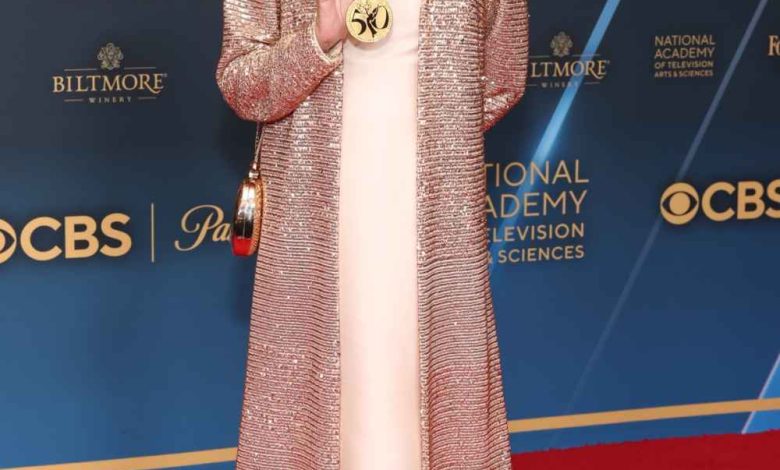 Pemeran 'Days of Our Lives' Mendukung Suzanne Rogers Melalui Pertempuran Kanker Pemeran 'Days of Our Lives' Mendukung Suzanne Rogers Melalui Pertempuran Kanker