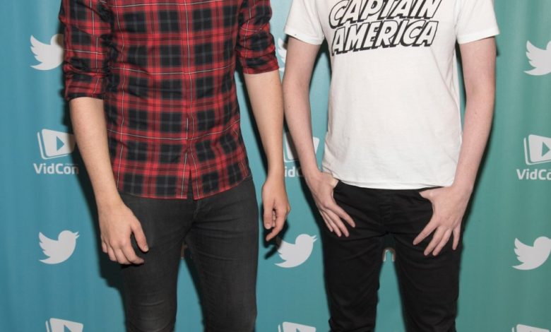 YouTuber Dan dan Phil Mengonfirmasi Mereka Telah Berkencan Secara Diam-diam Sejak 2009 YouTuber Dan dan Phil Mengonfirmasi Mereka Telah Berkencan Secara Diam-diam Sejak 2009