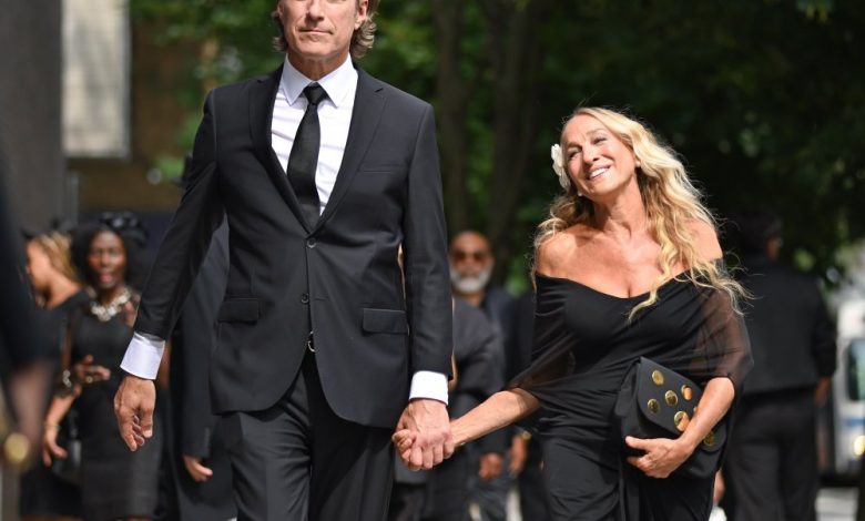 John Corbett Mengungkap Bagaimana Dia Mengetahui Bahwa Aidan dan Carrie Bukanlah Endgame John Corbett Mengungkap Bagaimana Dia Mengetahui Bahwa Aidan dan Carrie Bukanlah Endgame