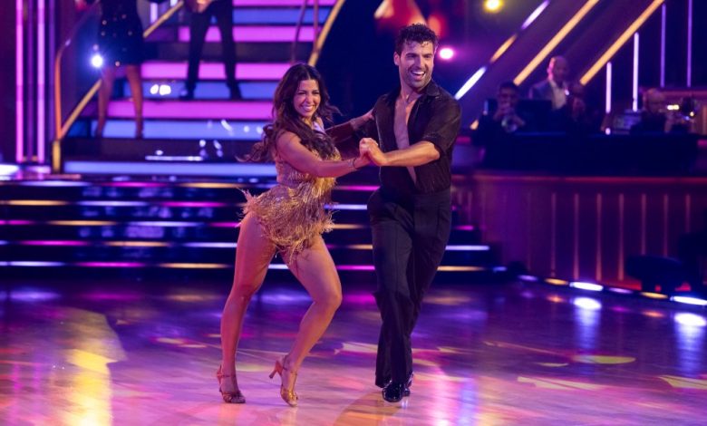 Kylie Kelce Bertanya-tanya Jika Jen Affleck Memakai Popok di 'DWTS' After Baby Kylie Kelce Bertanya-tanya Jika Jen Affleck Memakai Popok di 'DWTS' After Baby