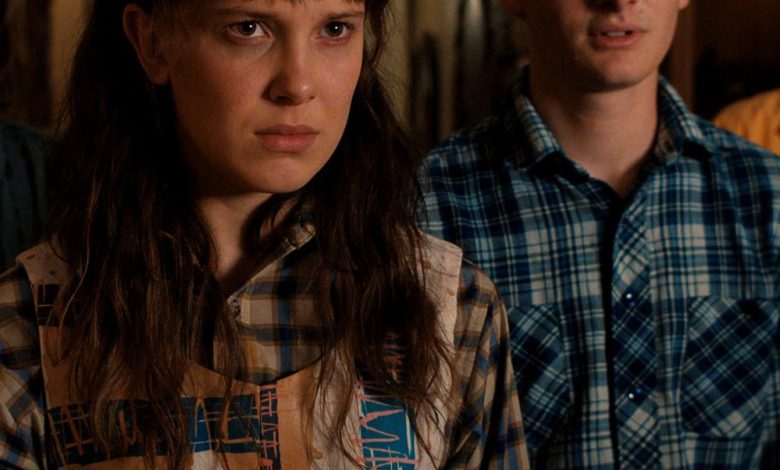 Millie Bobby Brown memamerkan abs dalam upeti ulang tahun untuk Noah Schnapp