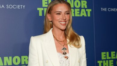 Scarlett Johansson Memuja Warna Bibir Musim Gugur yang Cantik ini di Amazon