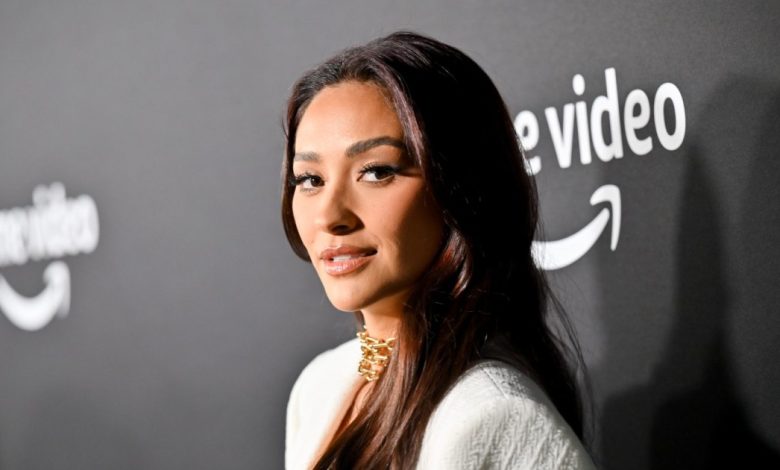Shay Mitchell 'Tidak Akan Pernah Meninggalkan Rumah' Tanpa Serum Rambut seharga Ini Shay Mitchell 'Tidak Akan Pernah Meninggalkan Rumah' Tanpa Serum Rambut seharga Ini