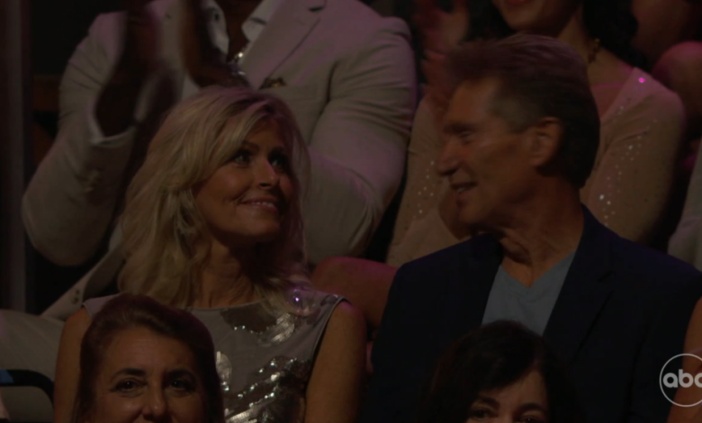 “Mantan Gerry Turner dan Theresa Nist Keduanya Menghadiri Final 'Golden Bachelor'”. “Mantan Gerry Turner dan Theresa Nist Keduanya Menghadiri Final 'Golden Bachelor'”.