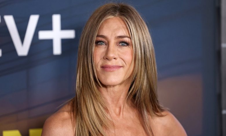 Bakiak Suede Asli Jennifer Aniston Kembali Tersedia