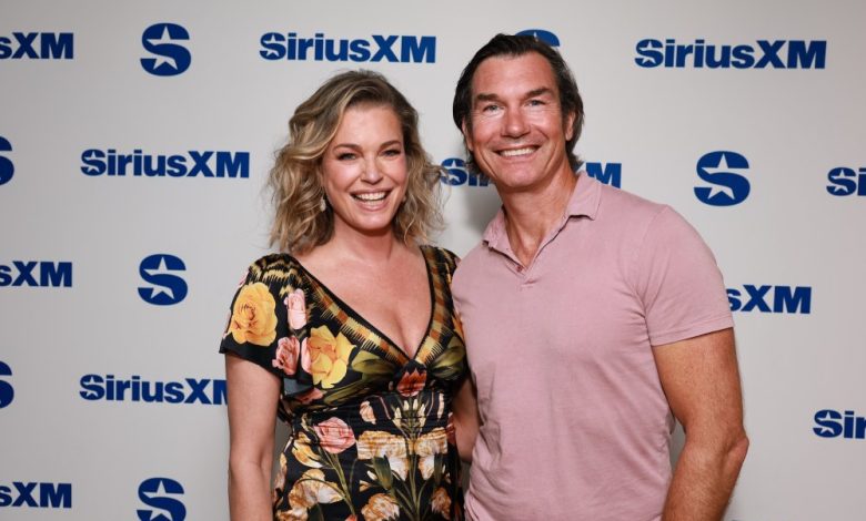 Jerry O'Connell Berpose Bersama Mantan Istri Rebecca Romijn, John Stamos