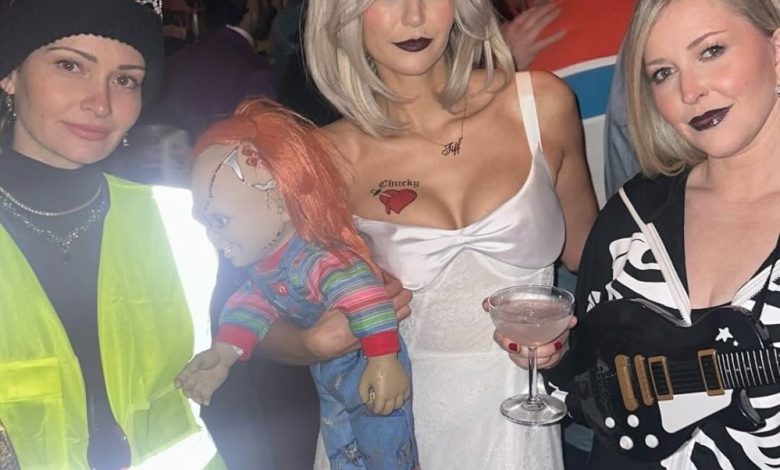 Nina Dobrev Tampak Mengolok-olok Shaun White Split Dengan Kostum Halloween Nina Dobrev Tampak Mengolok-olok Shaun White Split Dengan Kostum Halloween