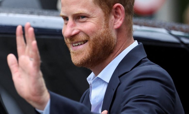 Lisa Vanderpump Secara Halus Menaungi Pangeran Harry di BravoCon: 'Saya Orang Inggris yang Setia' Lisa Vanderpump Secara Halus Menaungi Pangeran Harry di BravoCon: 'Saya Orang Inggris yang Setia'