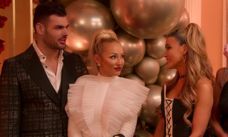 Perseteruan Chrishell dan Nicole 'Menghancurkan' Pialang 'Menjual Matahari Terbenam' Perseteruan Chrishell dan Nicole 'Menghancurkan' Pialang 'Menjual Matahari Terbenam'