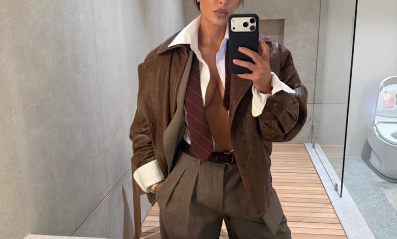 Kim Kardashian Berbagi Foto BTS Dari Pemotretan Lukis Telanjangnya yang Gerah Kim Kardashian Berbagi Foto BTS Dari Pemotretan Lukis Telanjangnya yang Gerah